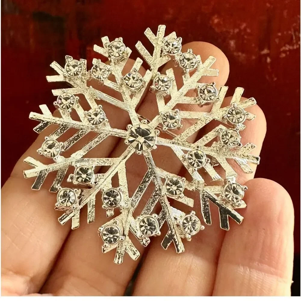 Vintage Snowflake Rhinestone Brooch – Eisenberg Ice Style